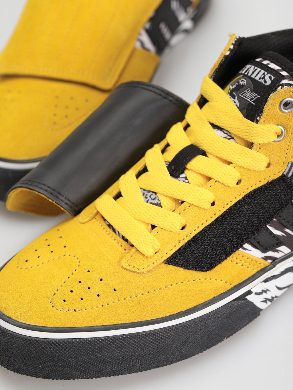Zapatilla Men Windrow Vulc x Rebel Sports  Mid Yellow