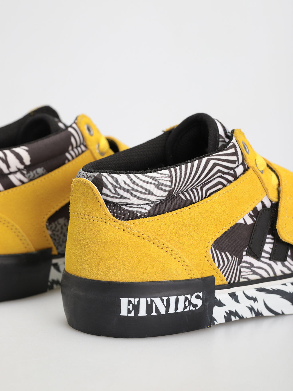 Zapatilla Men Windrow Vulc x Rebel Sports  Mid Yellow