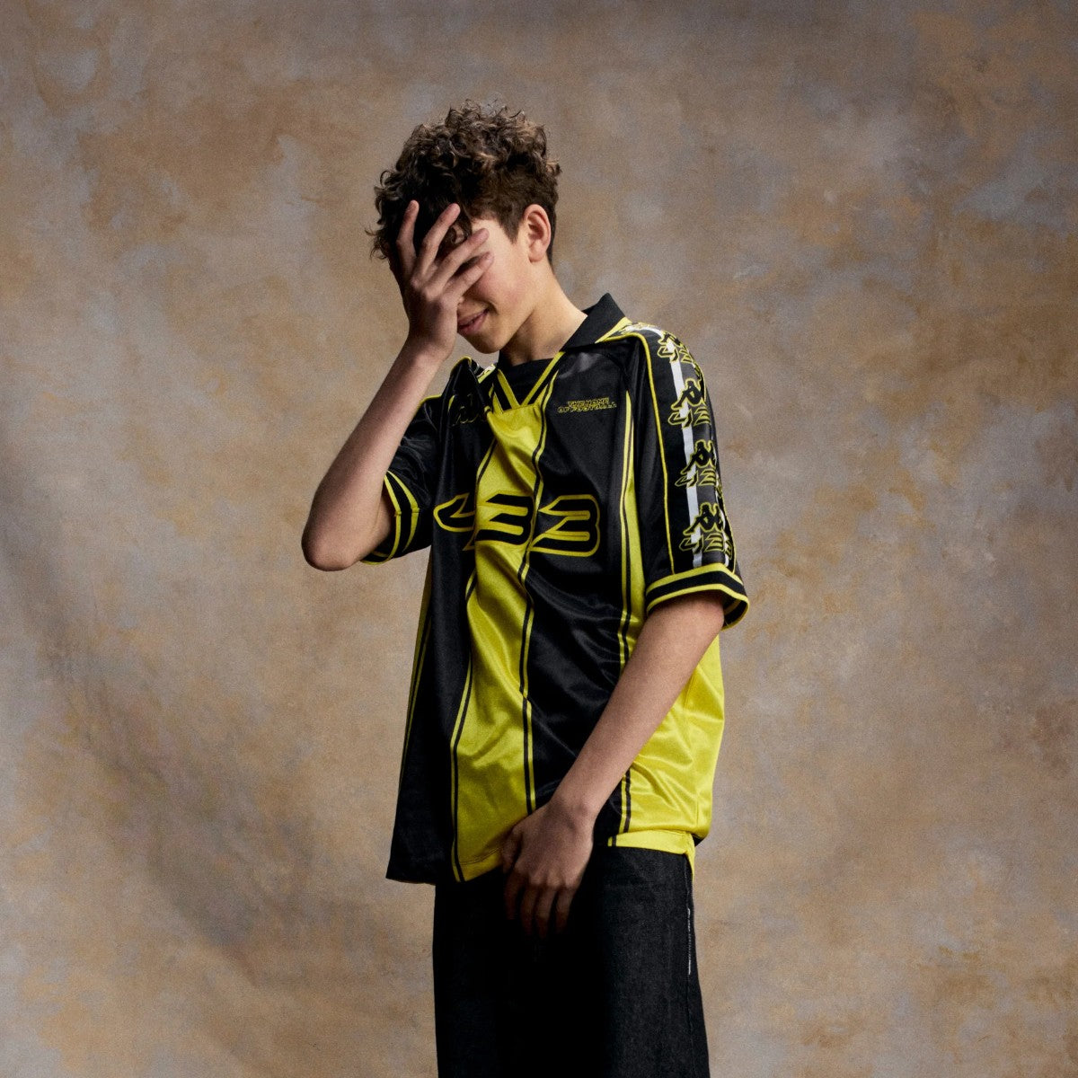 Camiseta Kappa 222 Banda Rombat 433 Oversize Yellow Black