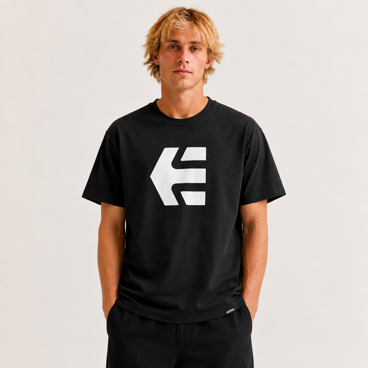 Polera Icon Black White Etnies