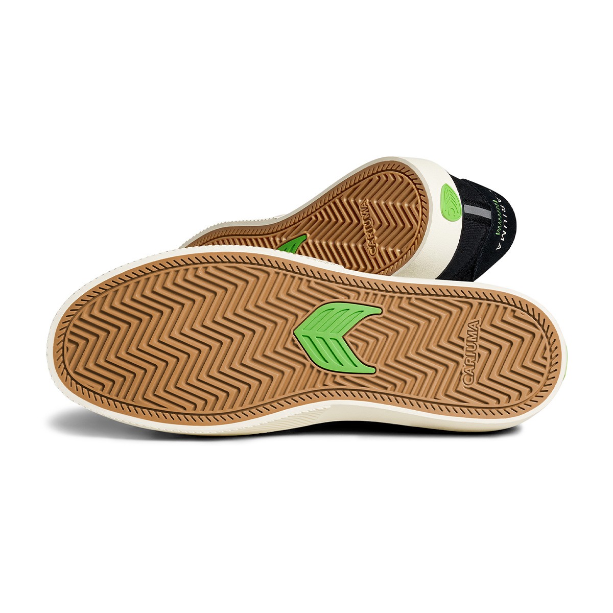 Zapatilla Cariuma Men NAIOCA PRO Suede Black Ivo