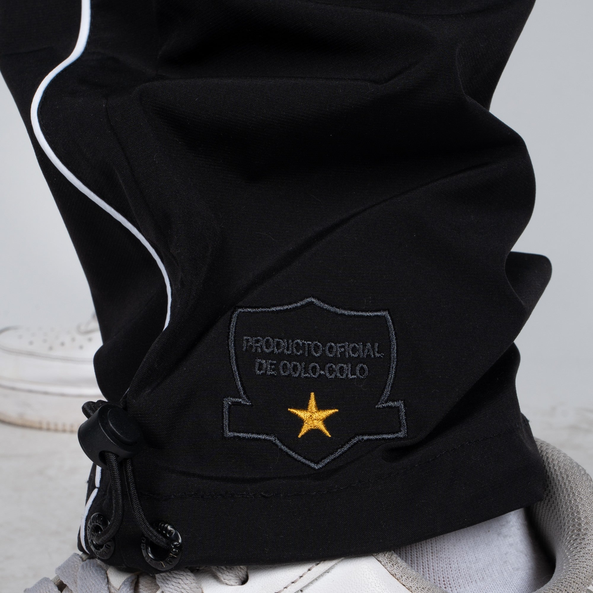Pantalón Colo-Colo Urbano Negro y Blanco i26