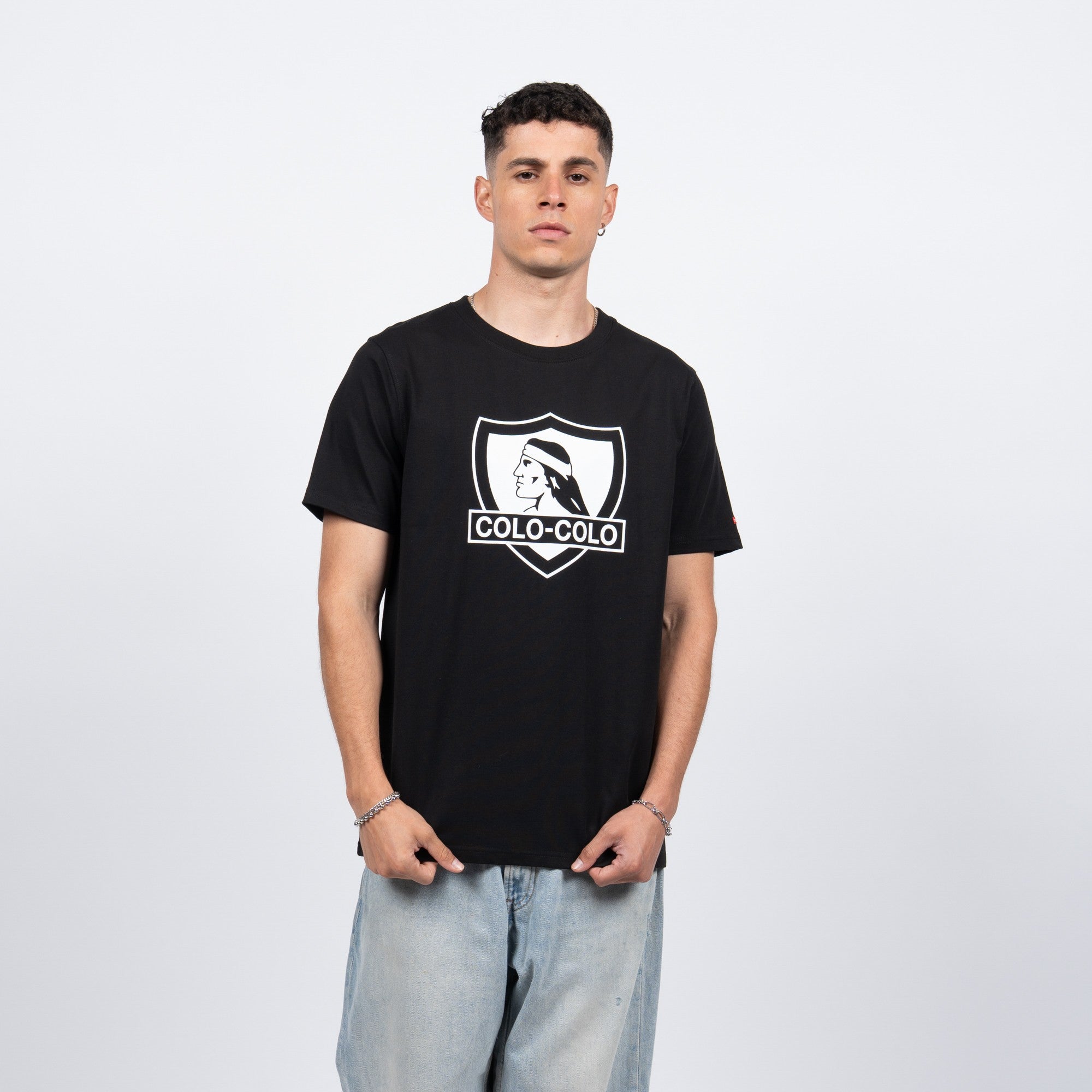 Polera Colo-Colo Urbano Negro Escudo Blanco