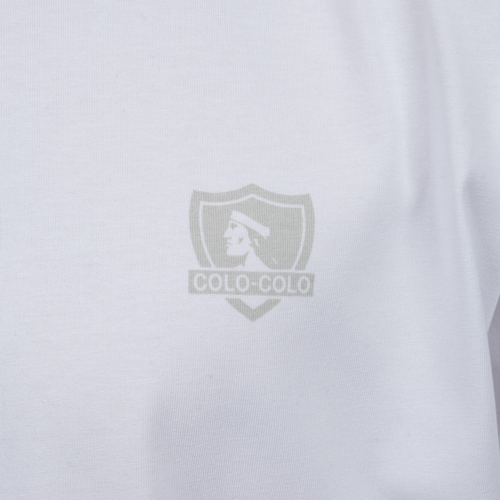 Polera Colo-Colo Urbano Blanco Escudo Pequeño Gris