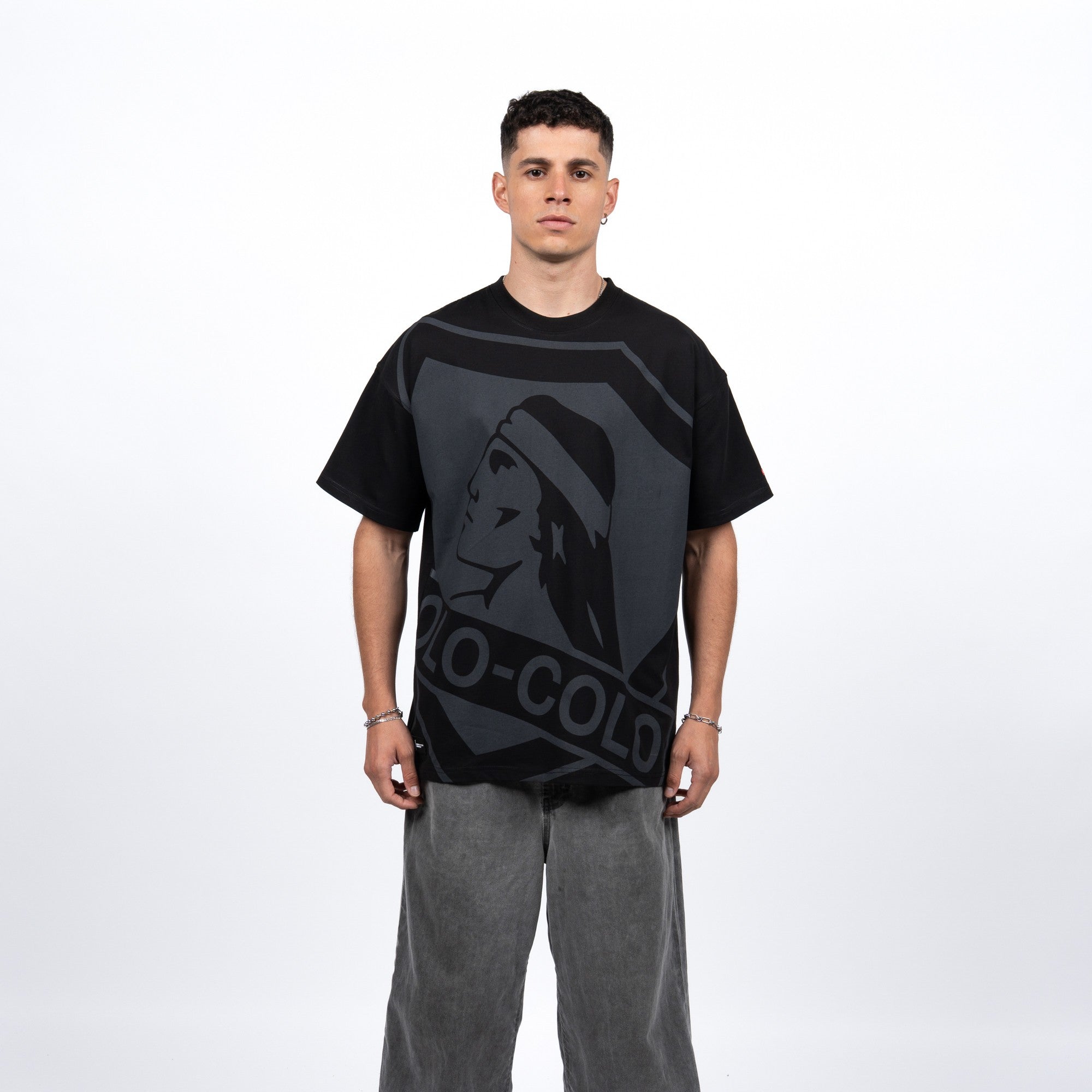 Polera Colo-Colo Urbano Escudo Grande Negro