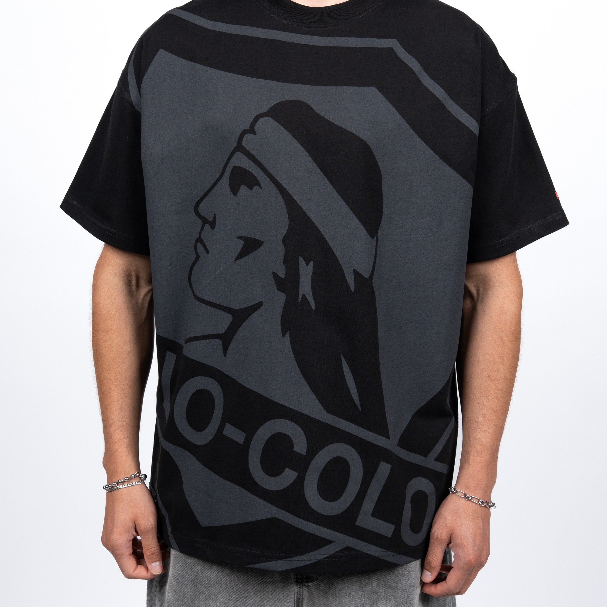 Polera Colo-Colo Urbano Escudo Grande Negro
