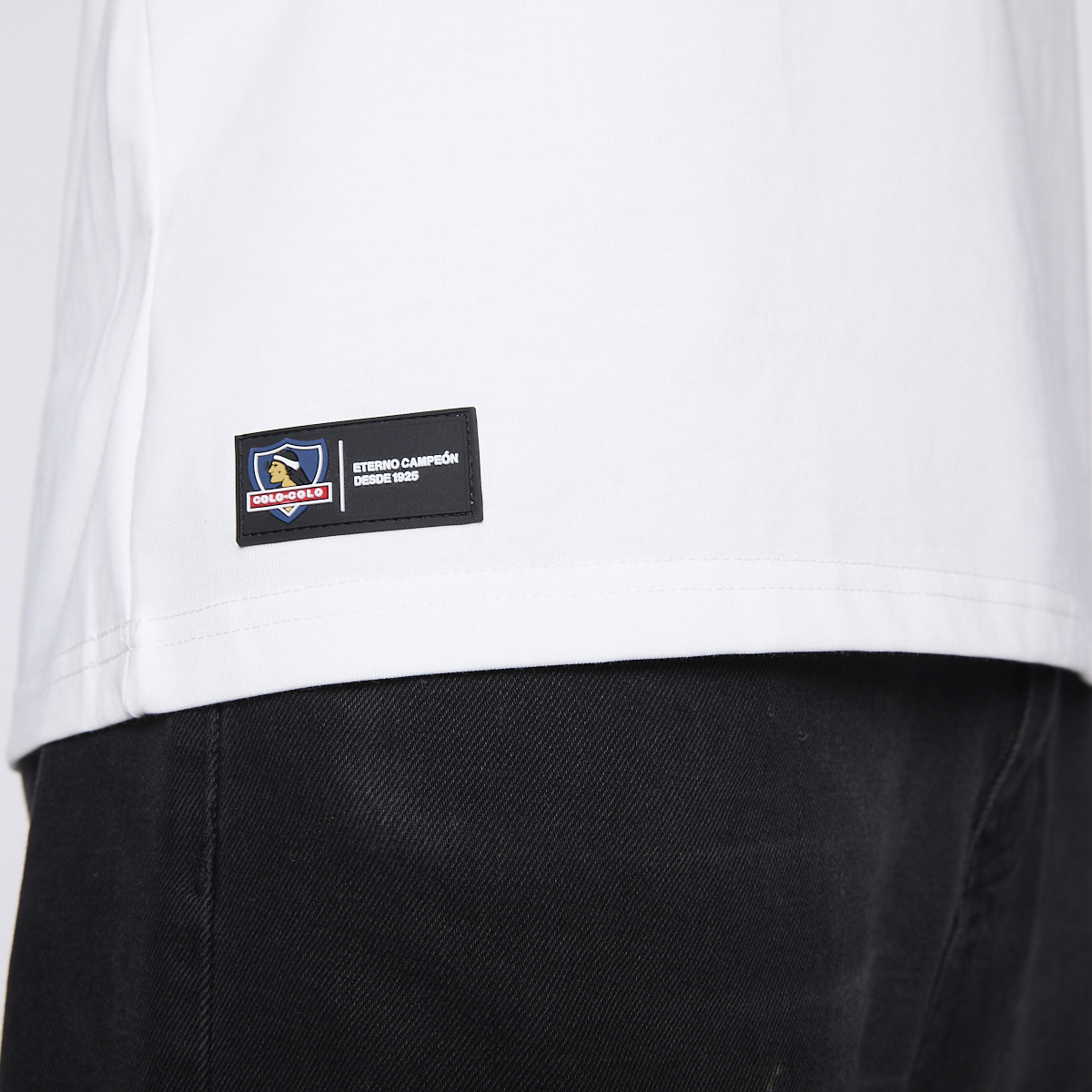 Polera Colo Colo Urbano Hombre Escudo Blanco