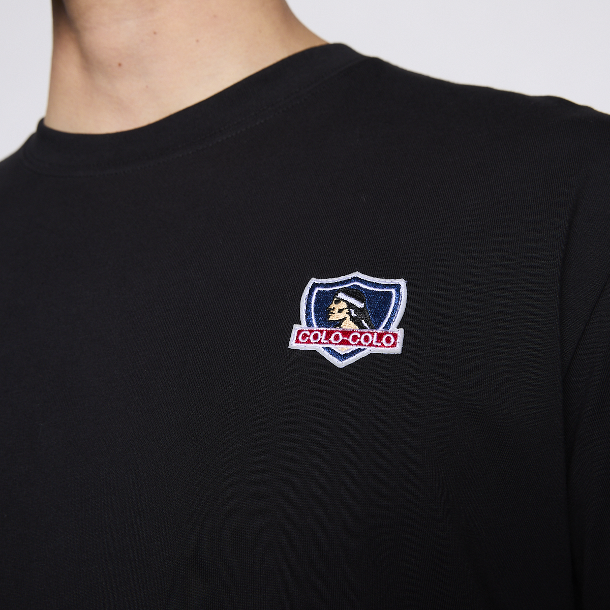 Polera Colo Colo Urbano Hombre Escudo Negro