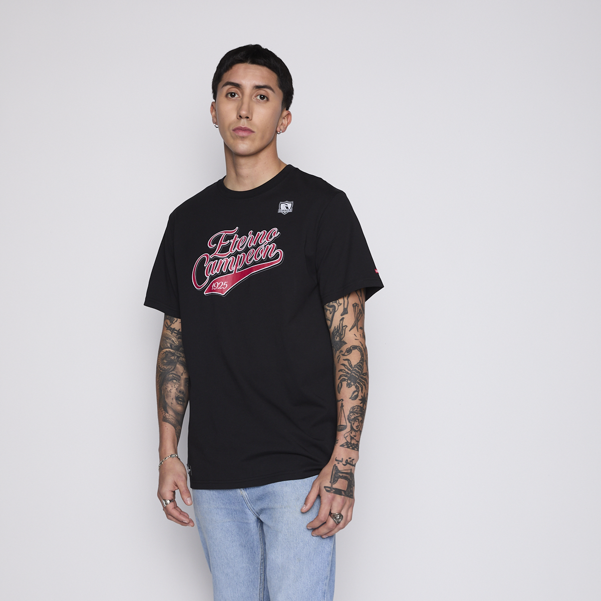 Polera Colo Colo Urbano Hombre Eterno Campeón Negro y Rojo