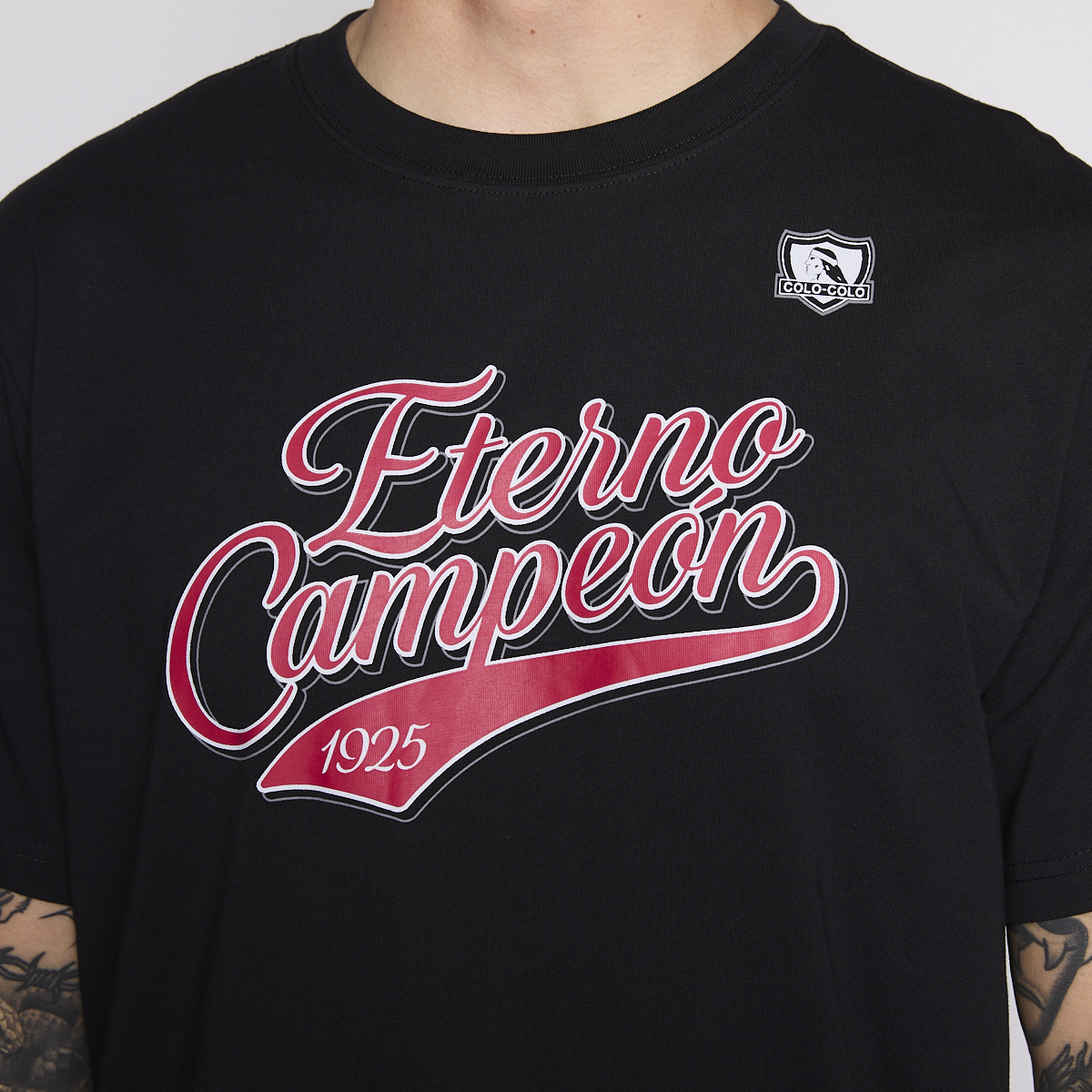 Polera Colo Colo Urbano Hombre Eterno Campeón Negro y Rojo