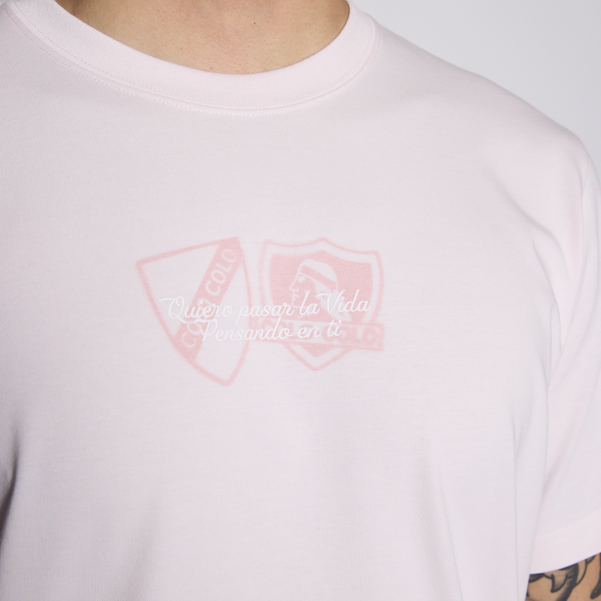 Polera Colo Colo Urbano Hombre Quiero Seguirte Rosado