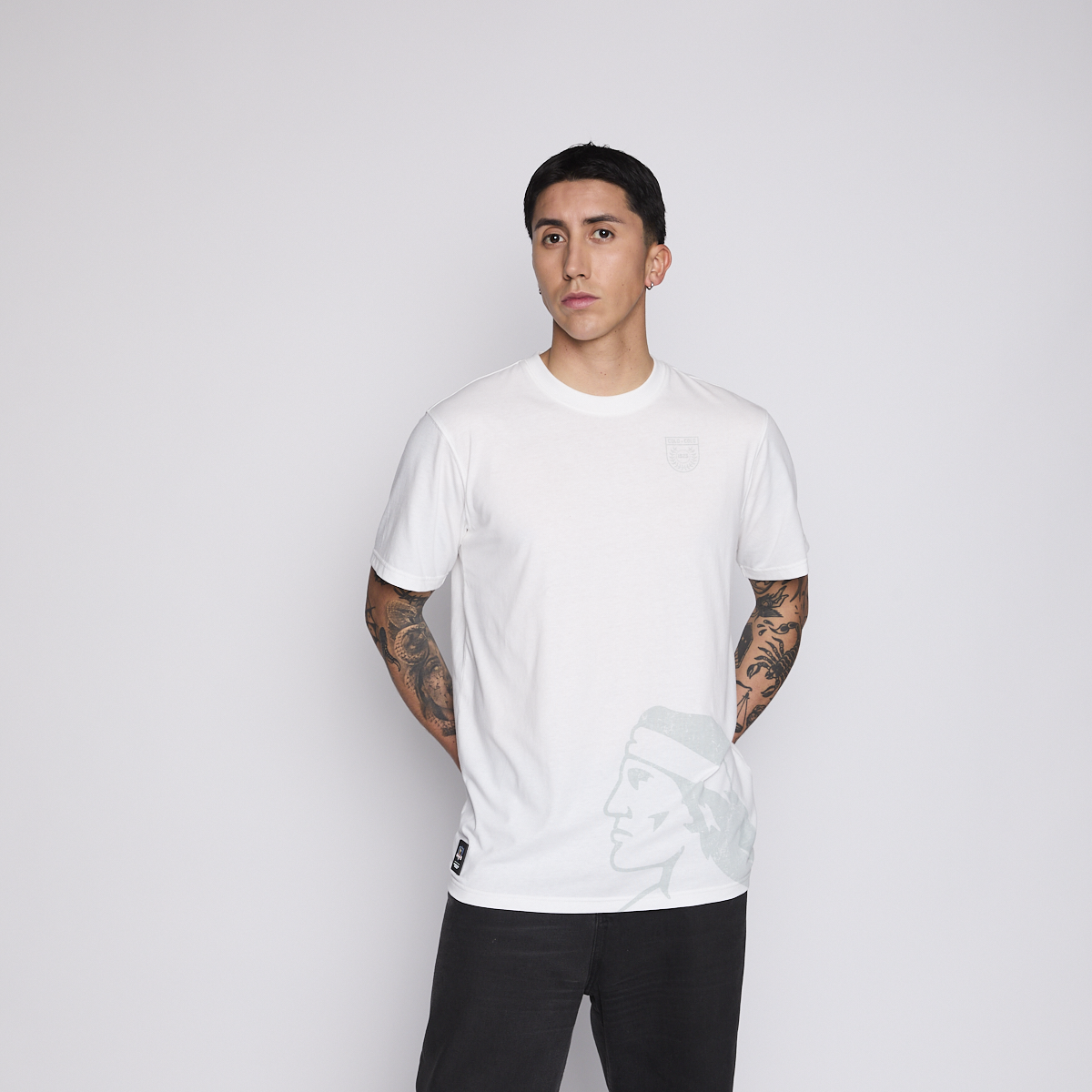 Polera Colo Colo Urbano Hombre Cacique Blanco Gris