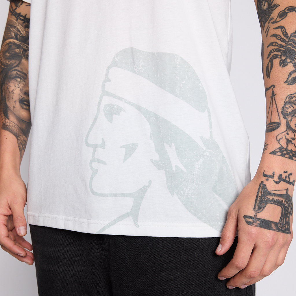 Polera Colo Colo Urbano Hombre Cacique Blanco Gris