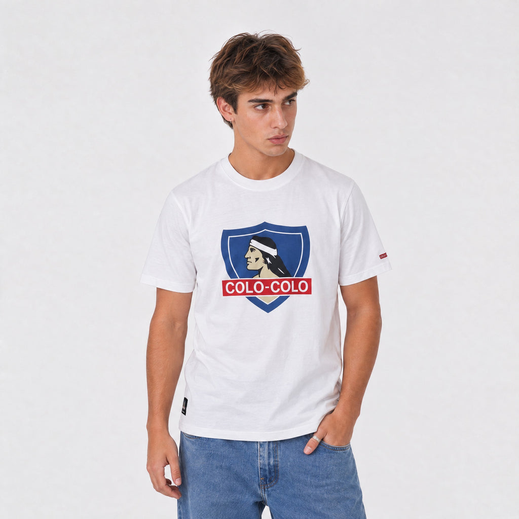 Polera Colo-Colo Urbano Classic Blanco Escudo Full Color