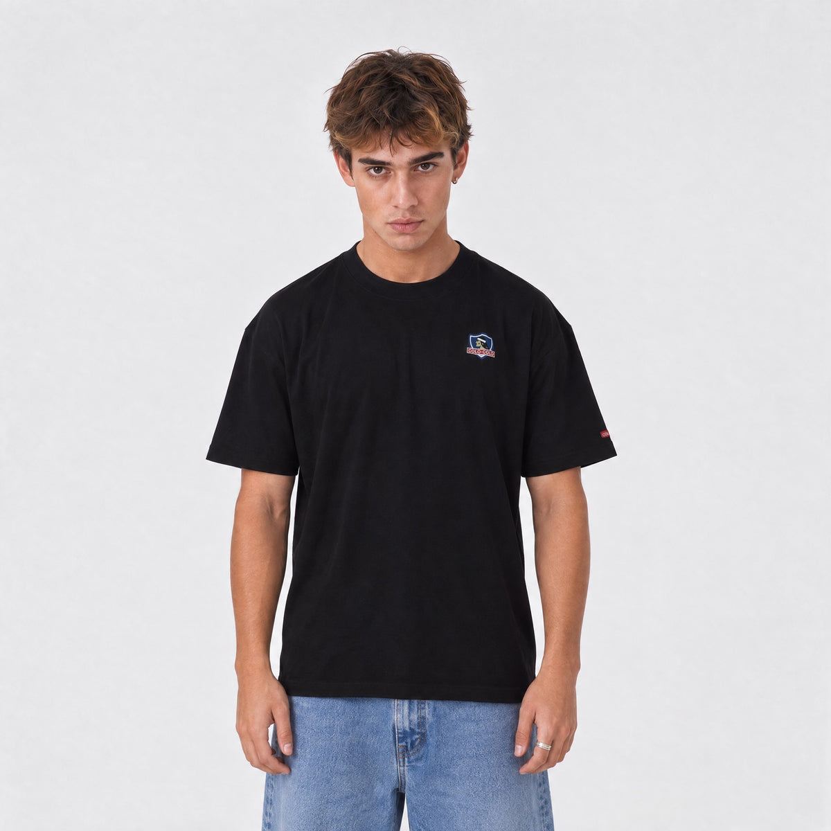 Polera Colo-Colo Urbano Oversize Negro Escudo Pequeño Full Color