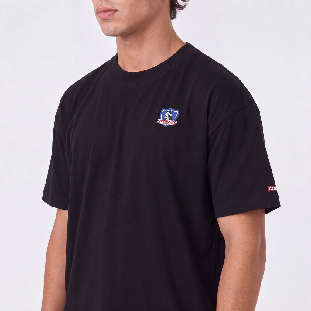 Polera Colo-Colo Urbano Oversize Negro Escudo Pequeño Full Color