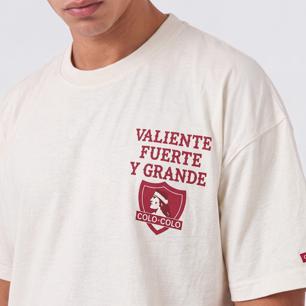 Polera Colo-Colo Urbano Oversize "Valiente, Fuerte y Grande" Crema Beige
