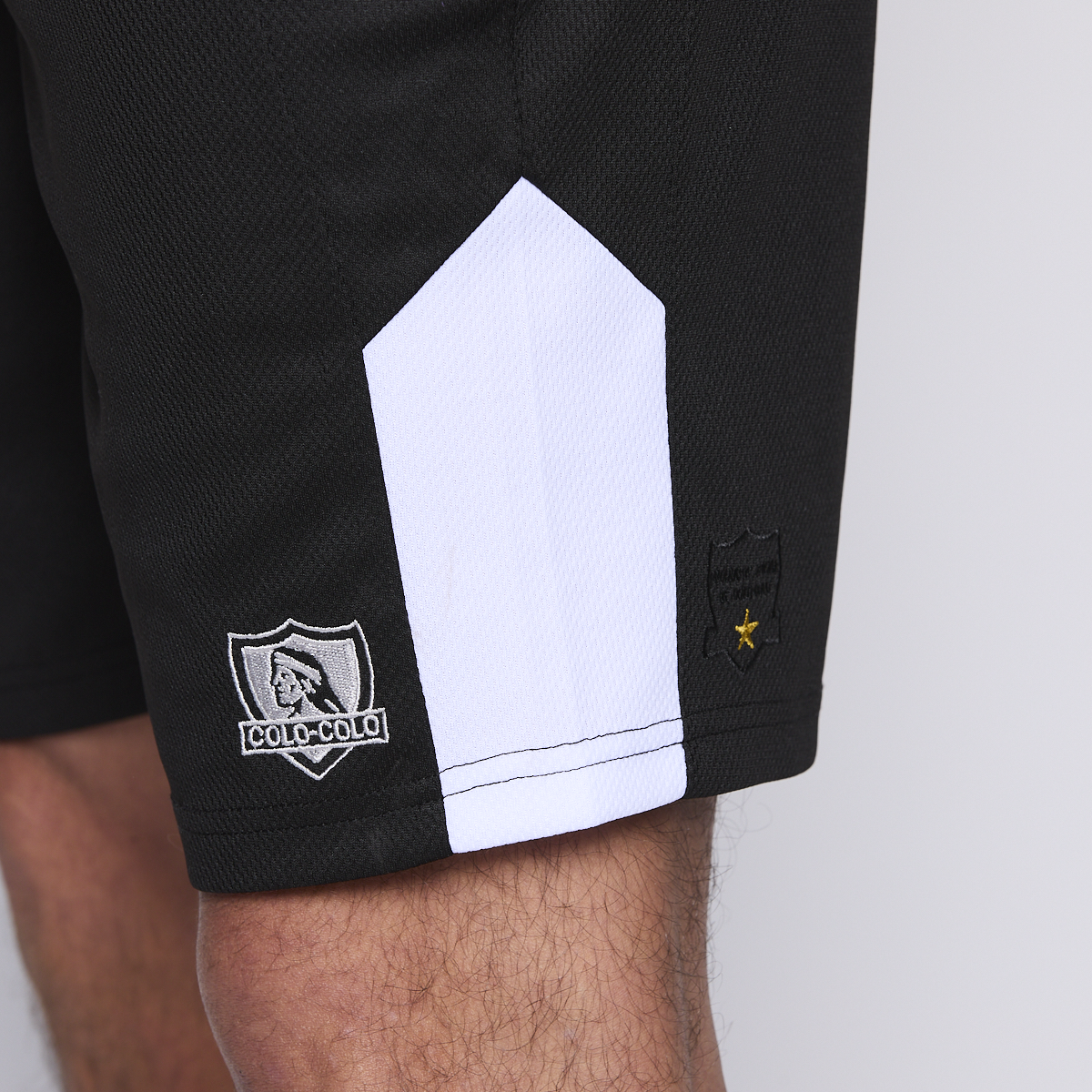 Short Colo Colo Urbano Hombre Bi Color Negro y Blanco