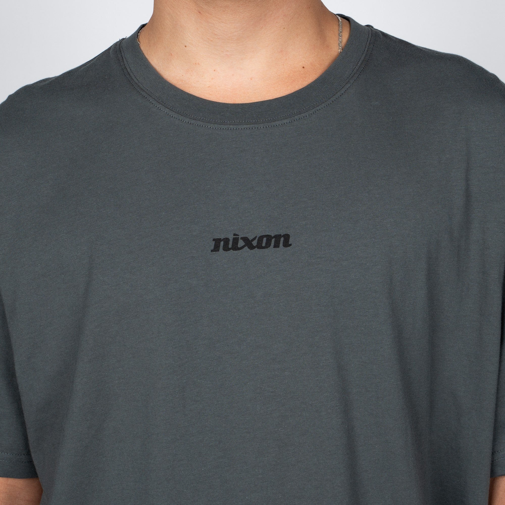 Polera Nixon Men Tiny Logo Green