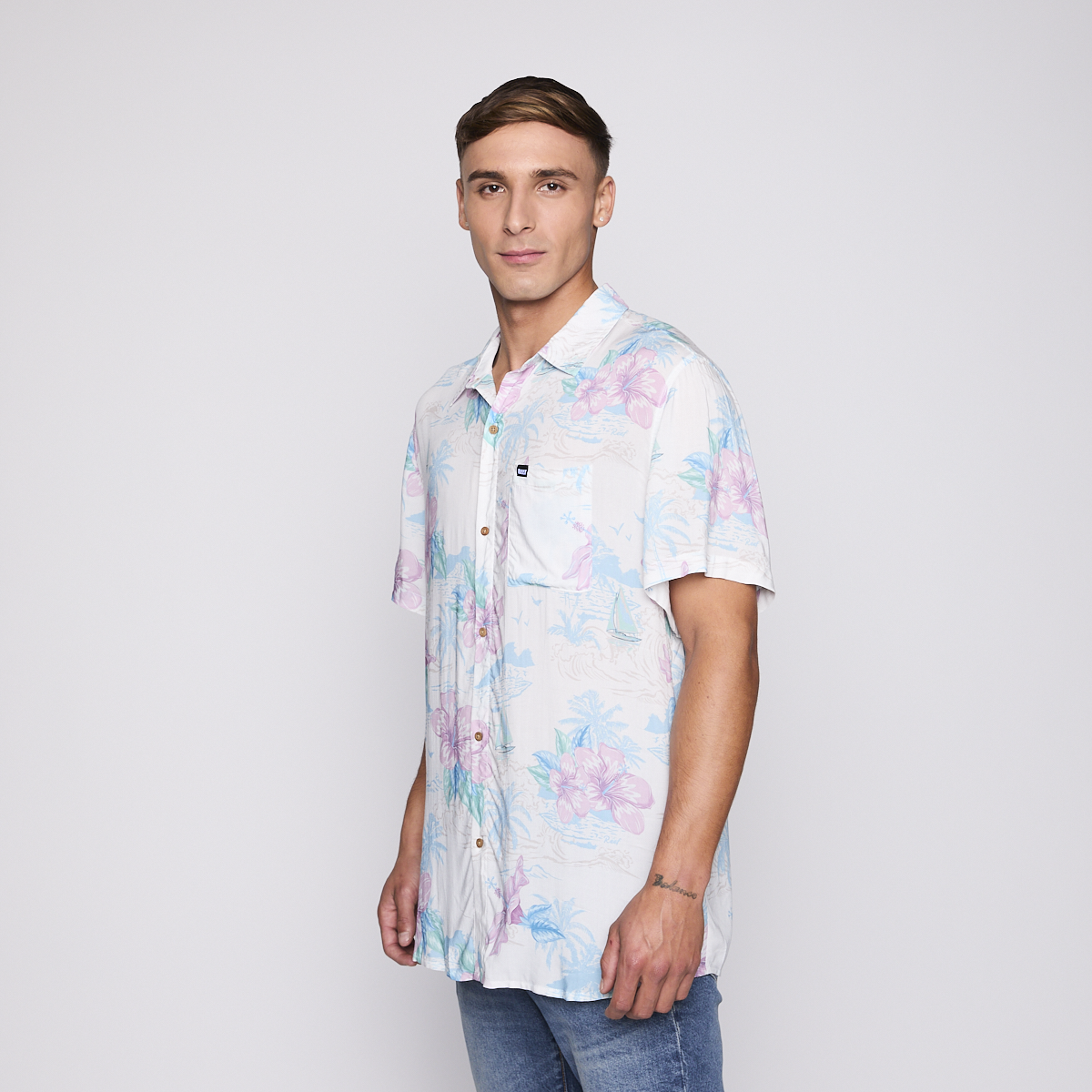 Camisa Reef Men Floreada Blanca