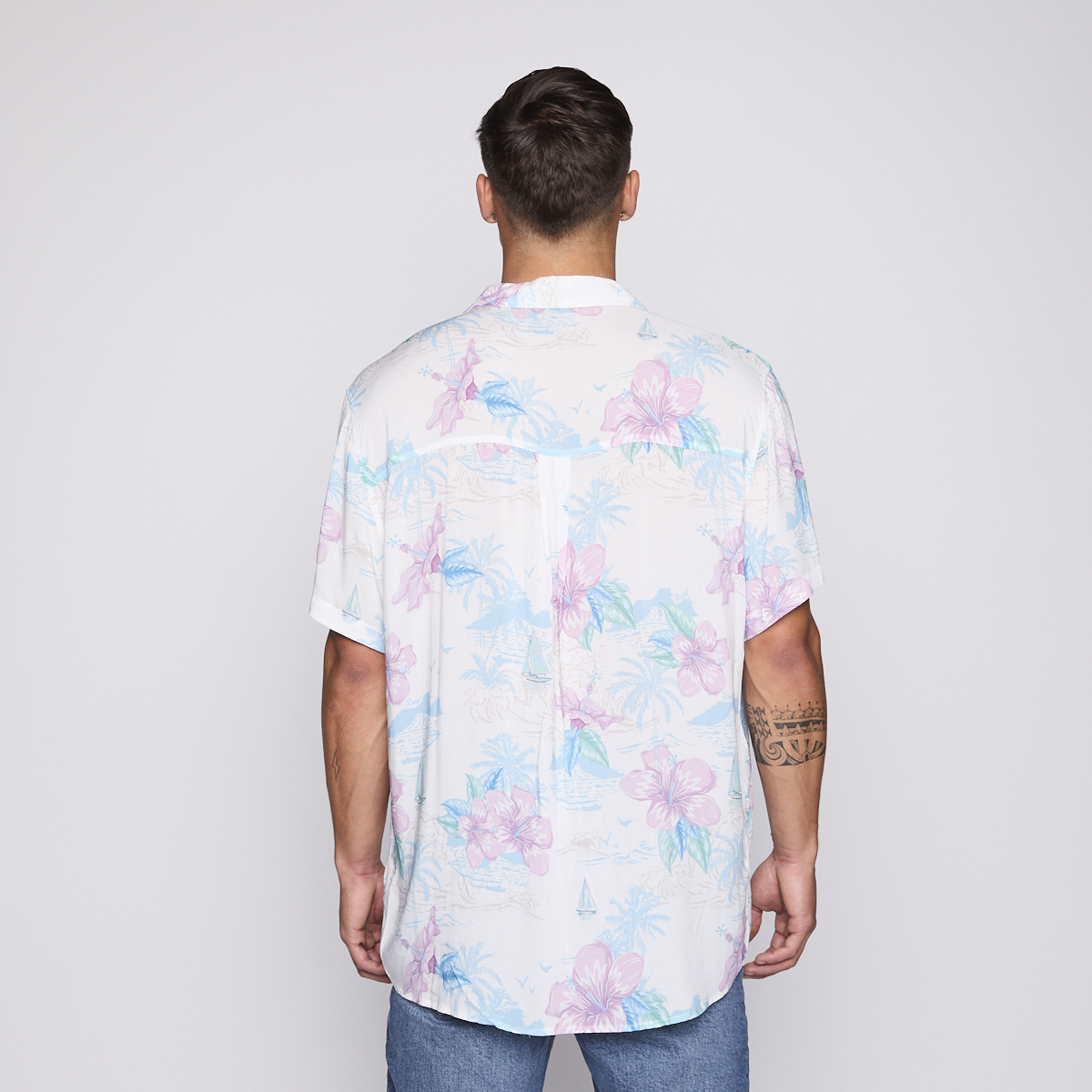 Camisa Reef Men Floreada Blanca