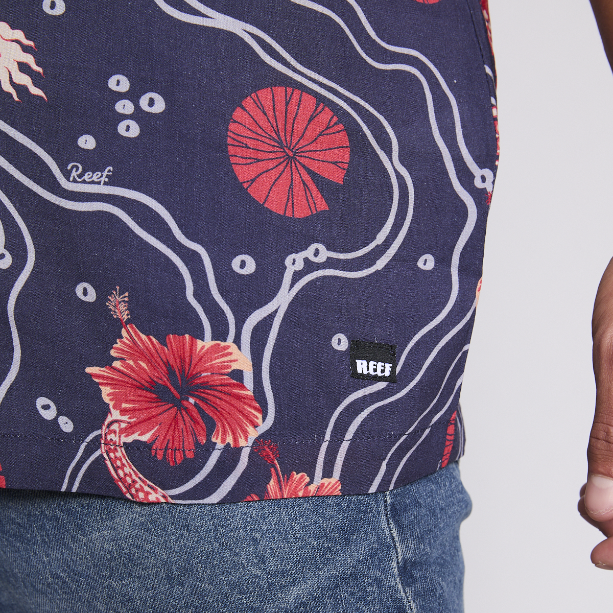 Camisa Reef Men Azul Dragones Rojos y Flores