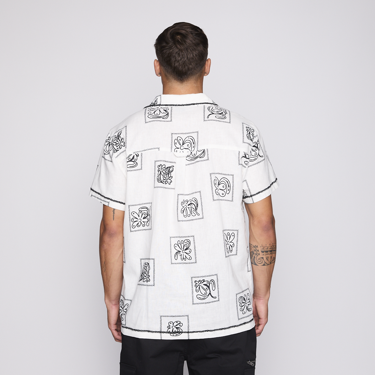 Camisa Reef Men Beige Diseños Negro