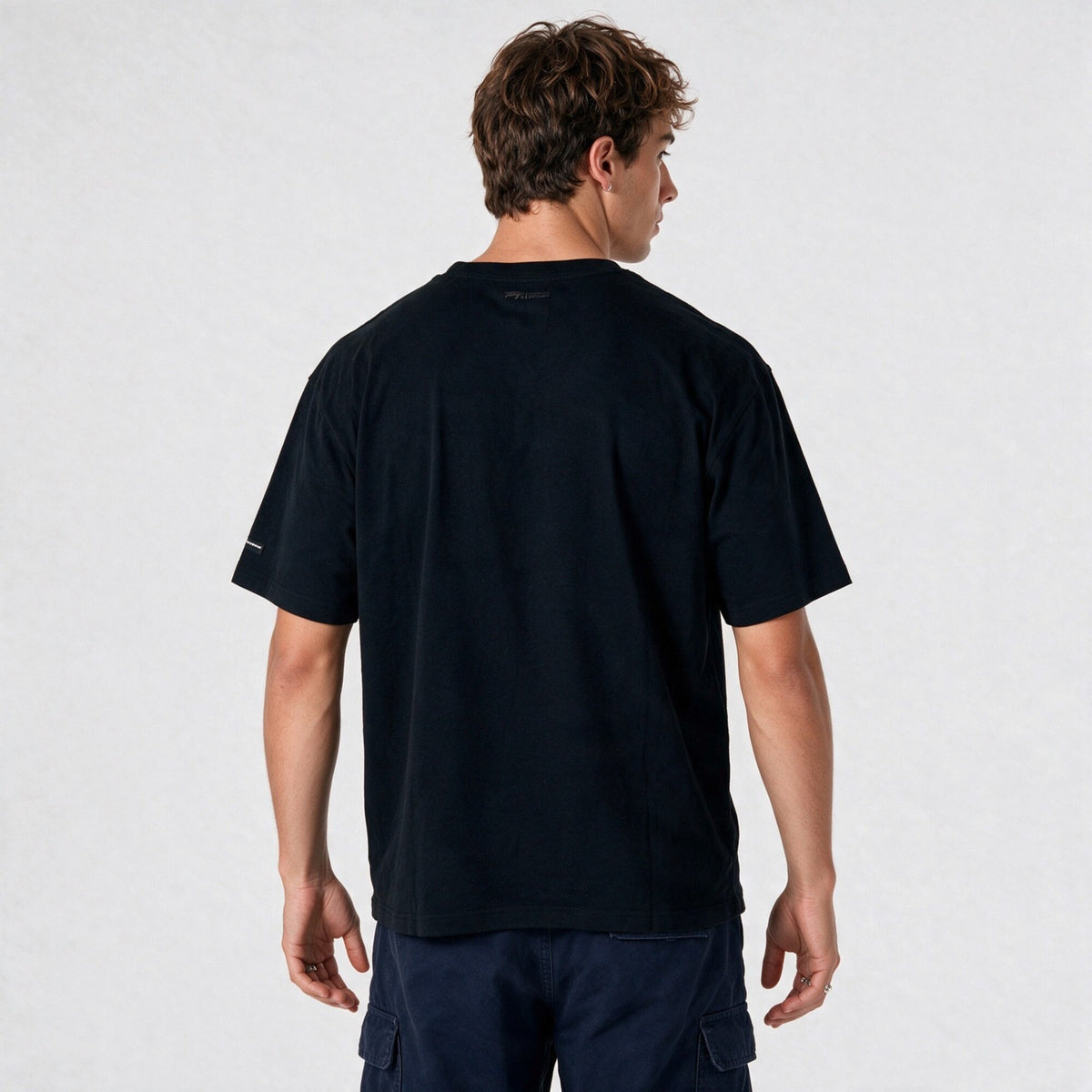 Polera WhatUp Oversize Box Negro Logo Gris