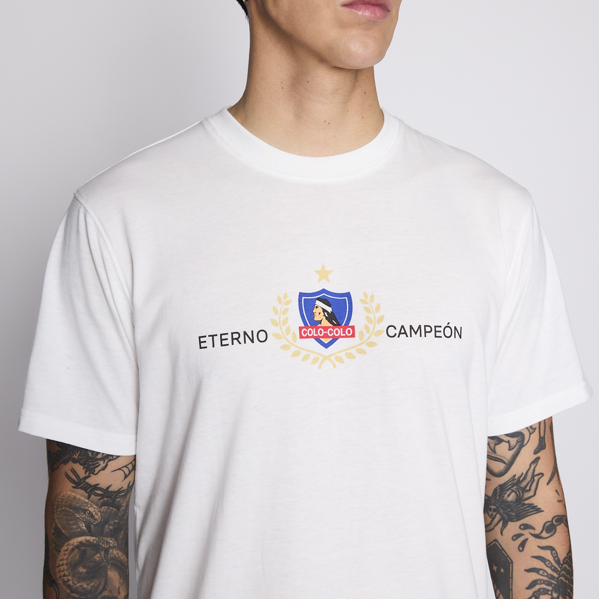 Polera Colo Colo Urbano Hombre Eterno Campeón Blanco Verano
