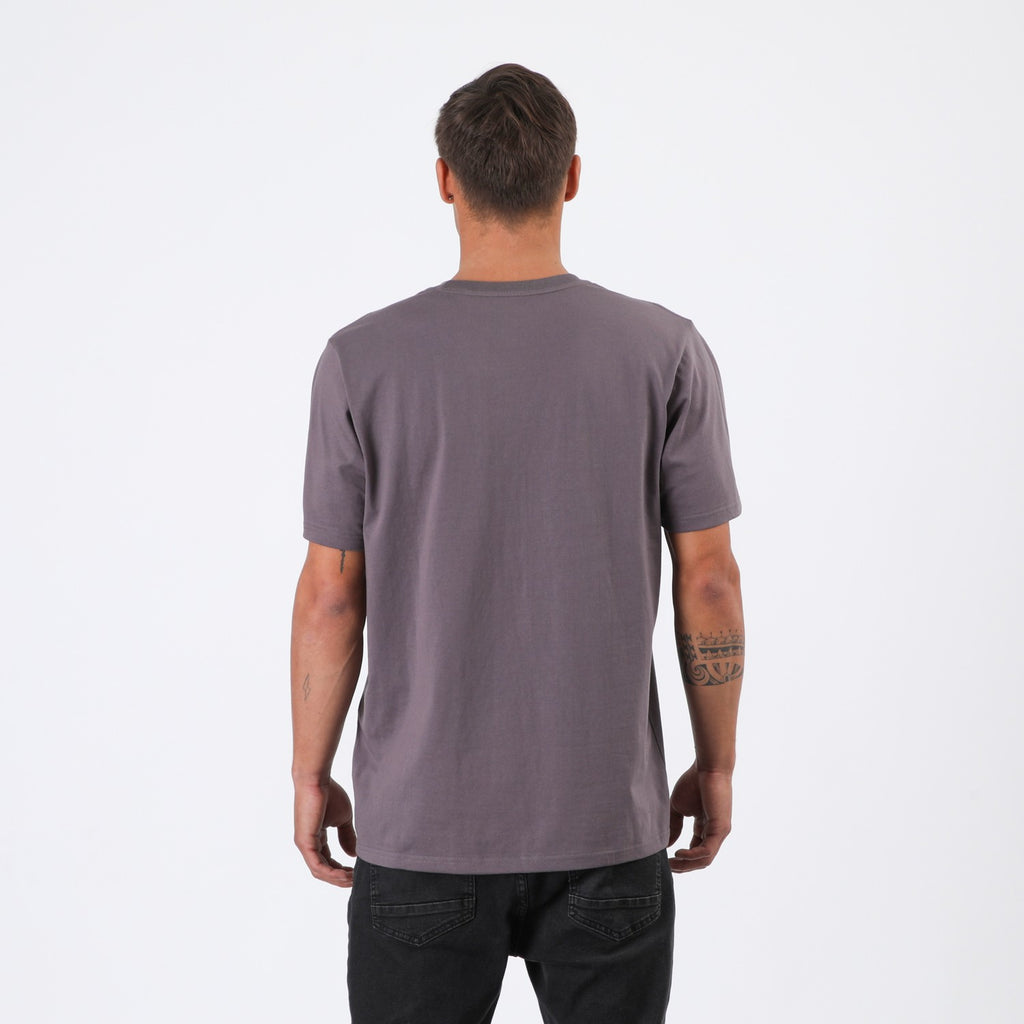 Polera Nixon Men Logo Letters Dark Grey