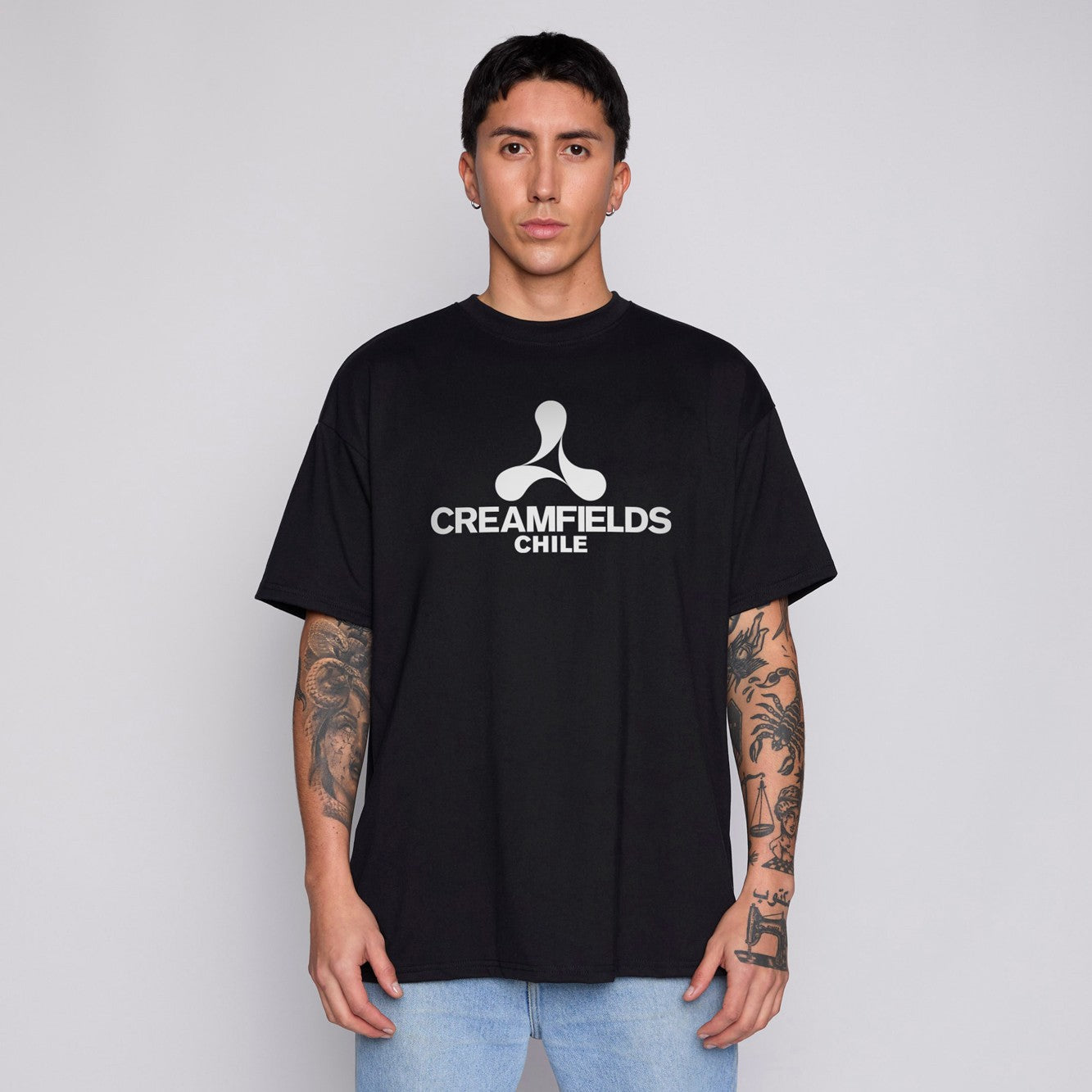 Polera Creamfields x Whatup Black Icon Logo Silver