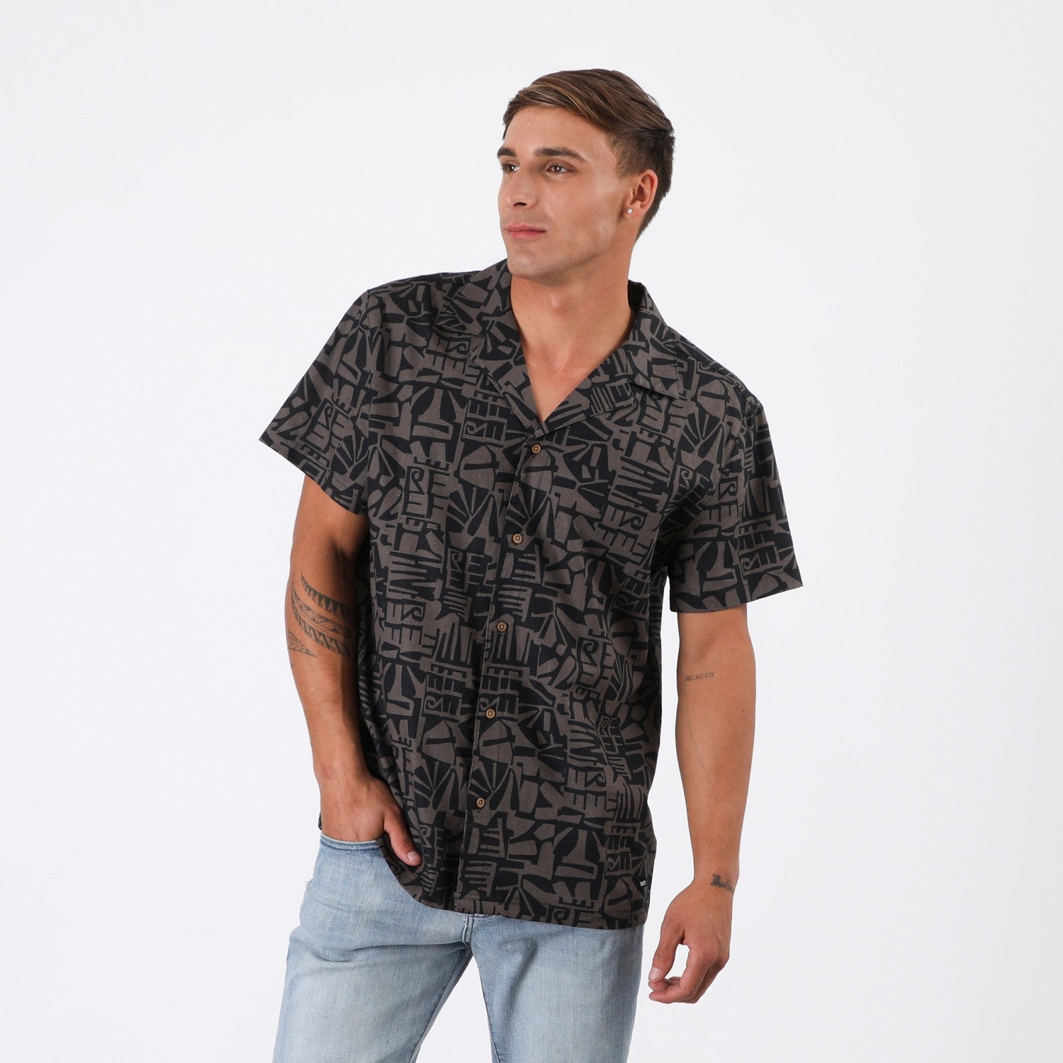 Camisa Reef Men Negro Diseños Gris