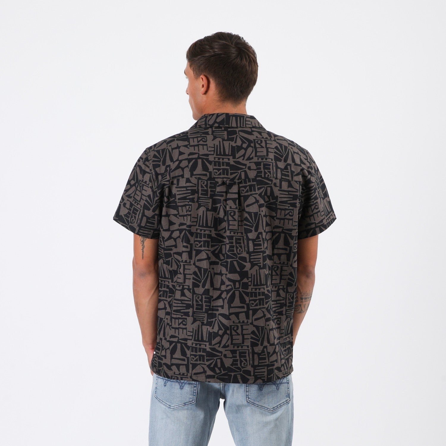 Camisa Reef Men Negro Diseños Gris