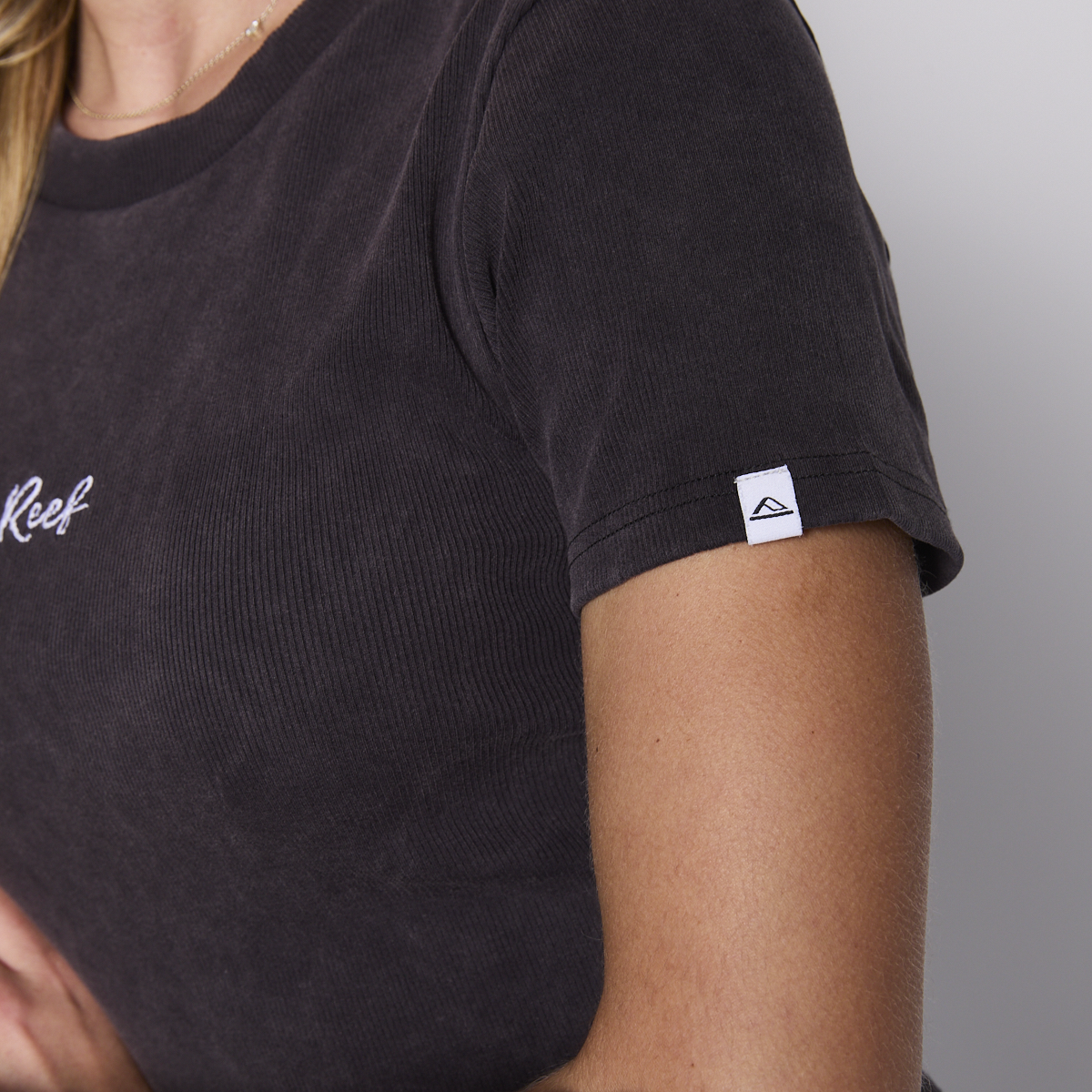 Polera Crop Reef Women Black Logo