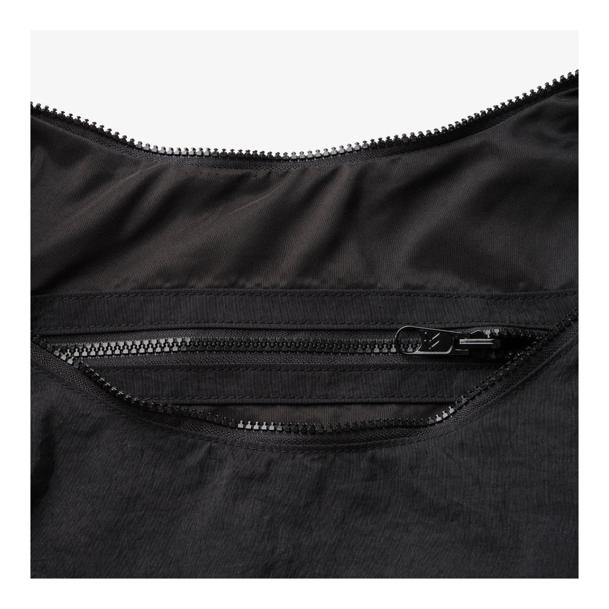 Bolso Thread Mini Slouchy Bag Black