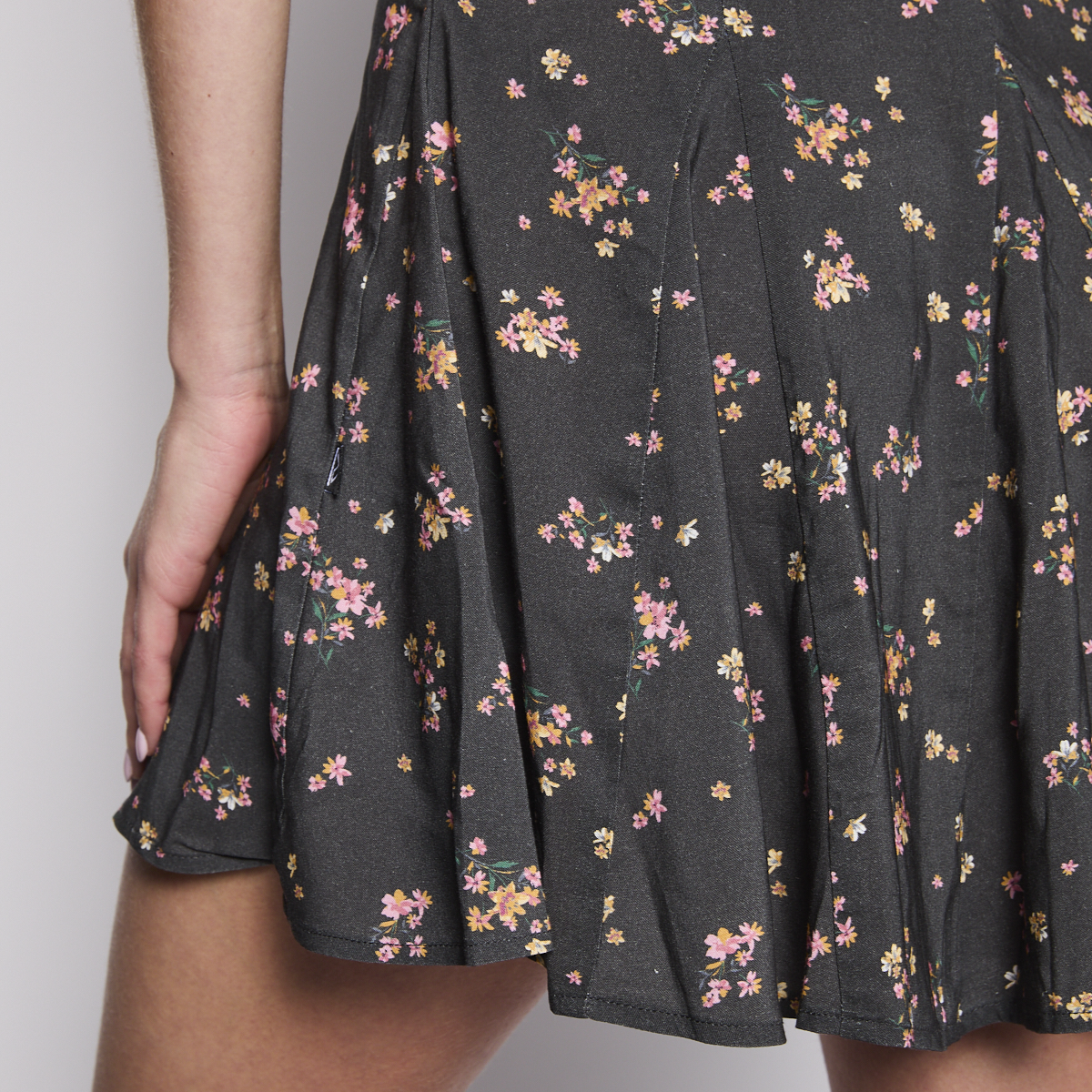 Vestido Reef Women Soft Black Flowers Buttons