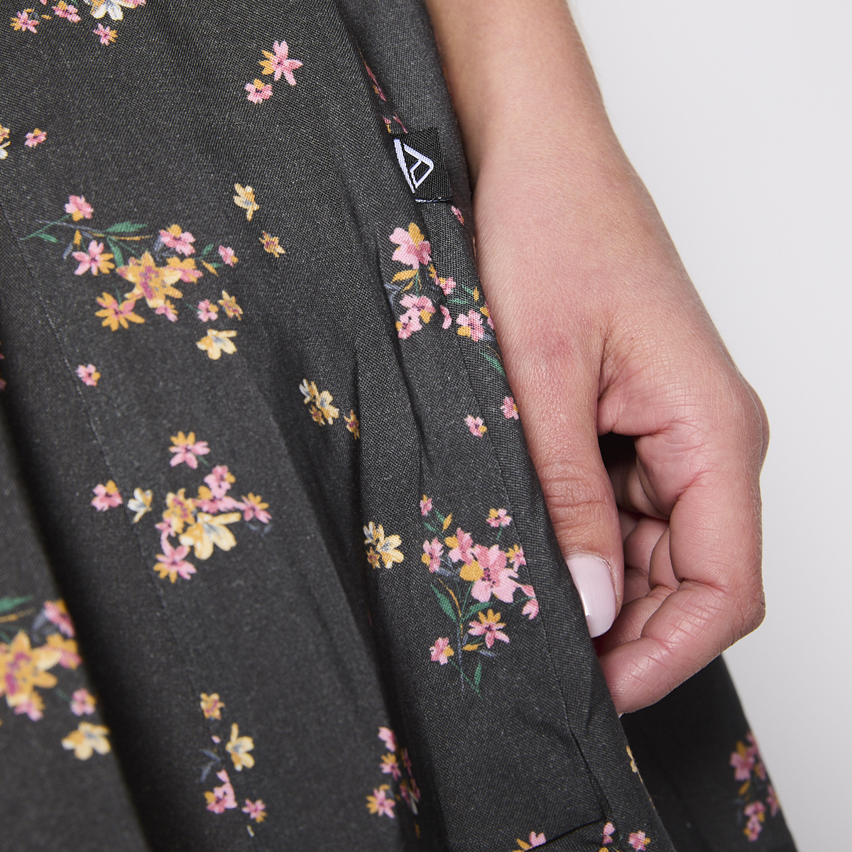 Vestido Reef Women Soft Black Flowers Buttons