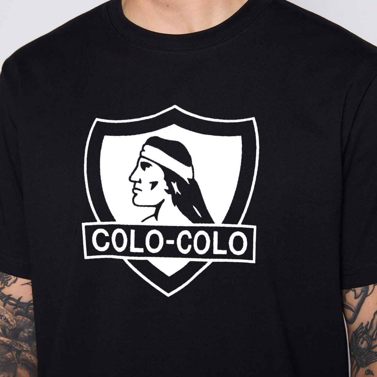 Polera Colo Colo Urbano Hombre Negro Escudo Blanco Verano
