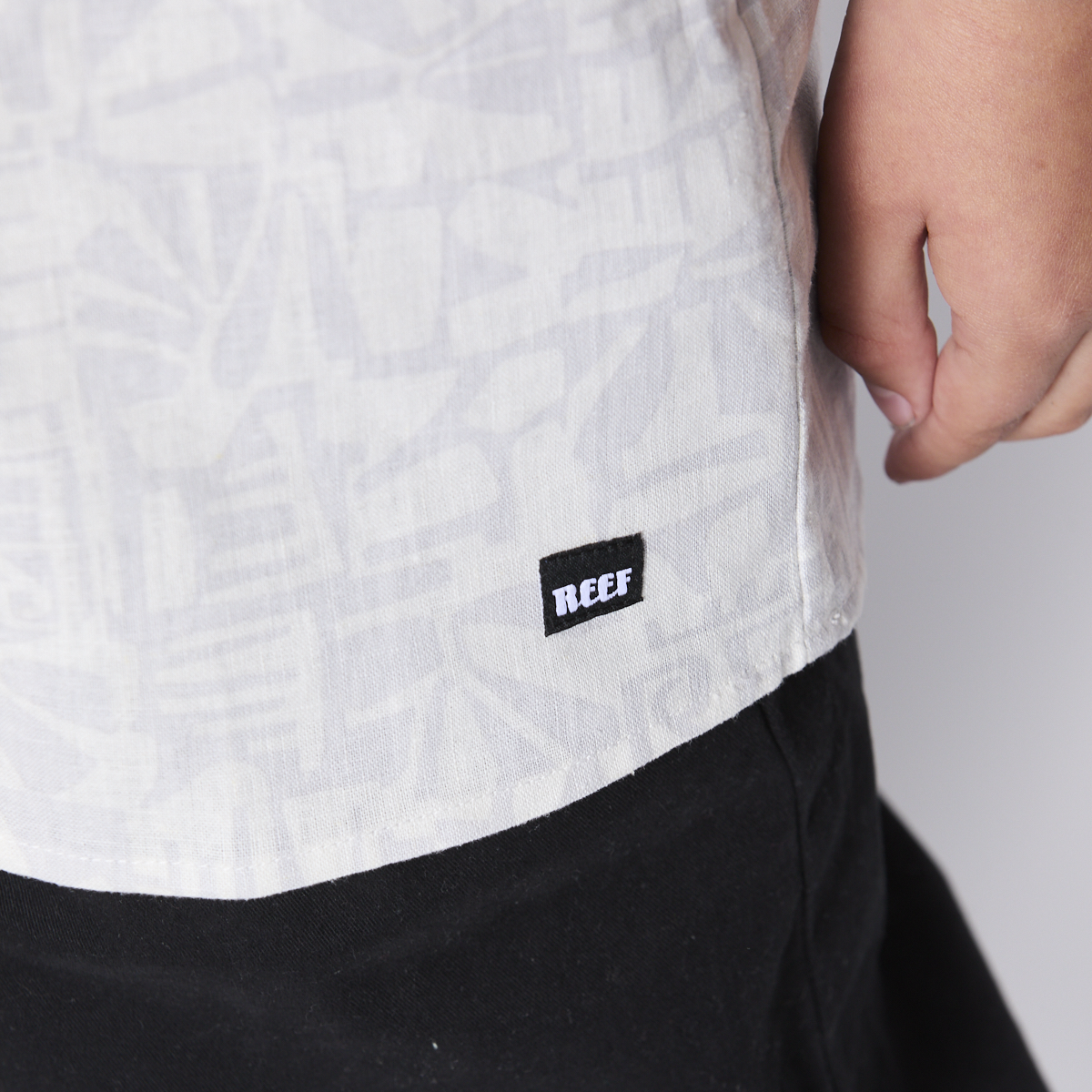 Camisa Reef Kids Gris Diseños Gris Oscuro