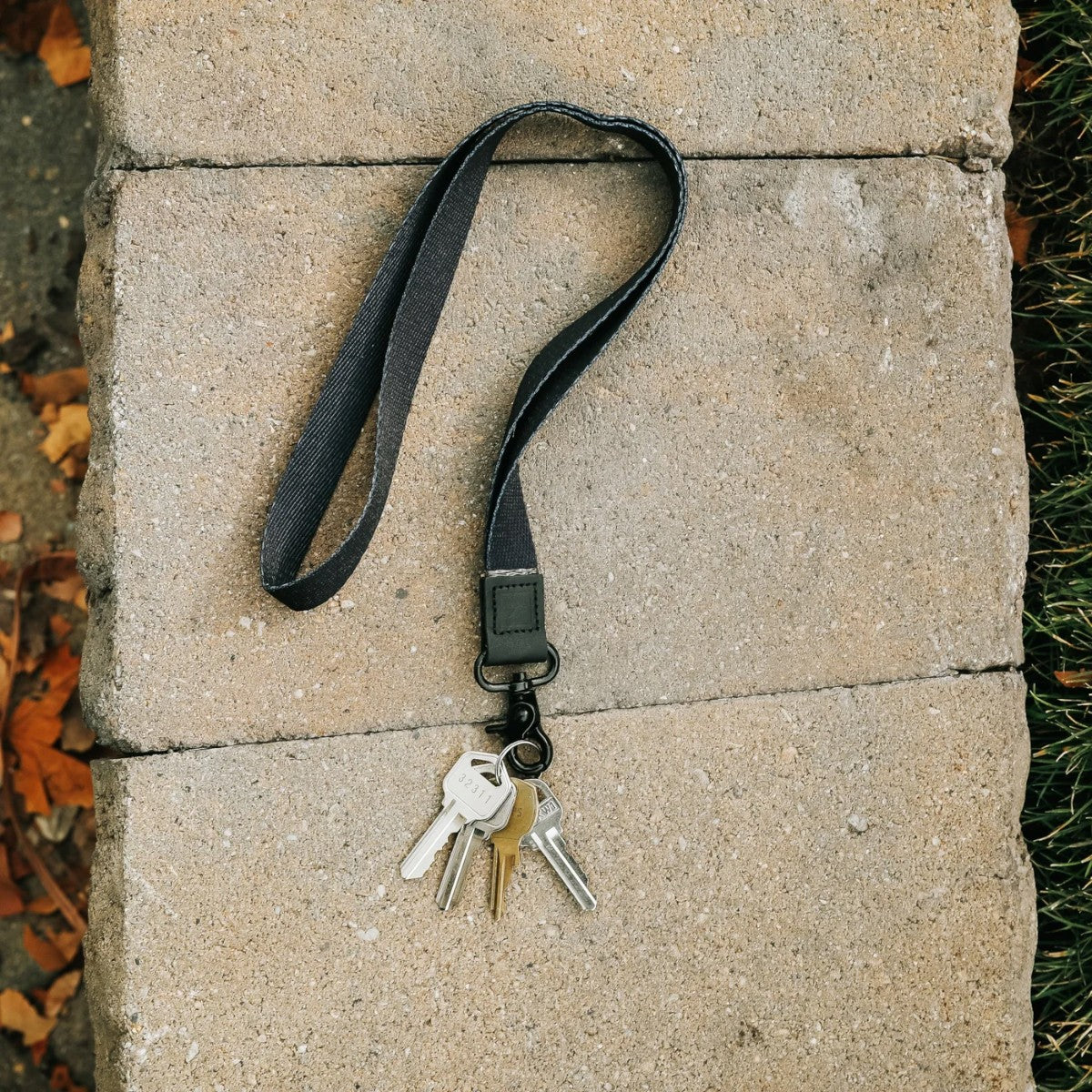 Neck Lanyard Thread Black