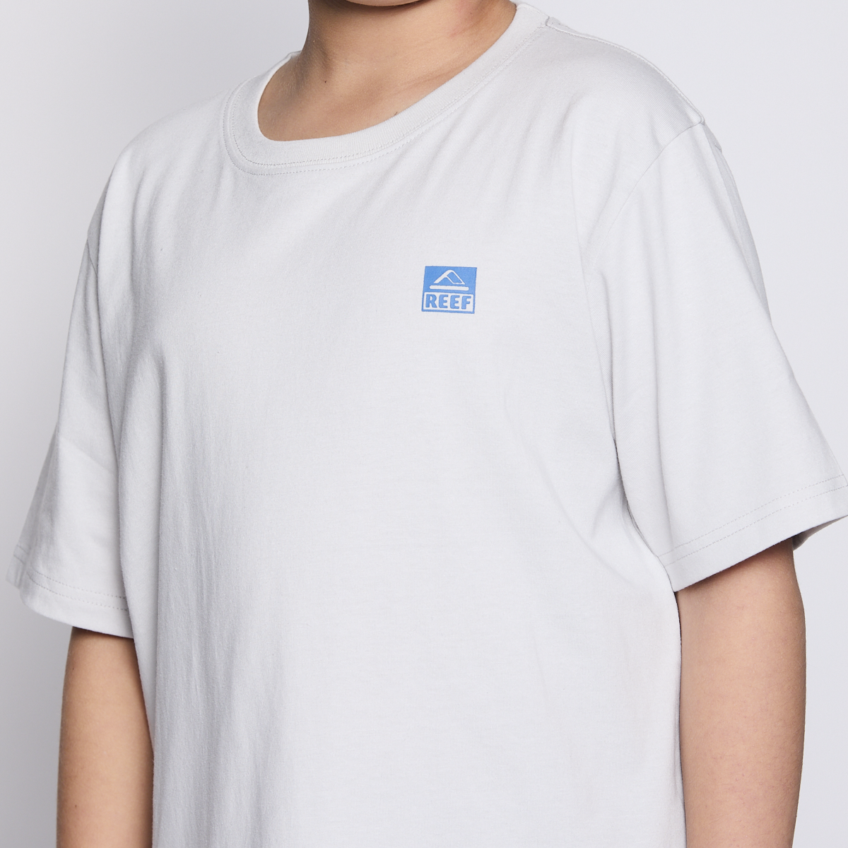 Polera Reef Kids Light Grey Logo Back